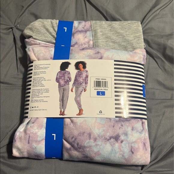 Womens Pajamas Set - Picture 2 of 3